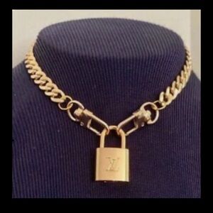$300 Mint Condition LV LOCK & Key-Gold- #303